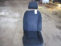 Sitz links vorn Flecken siehe Bild<br>TOYOTA RAV 4 III (ACA3_, ACE_, ALA3_, GSA3_, ZS